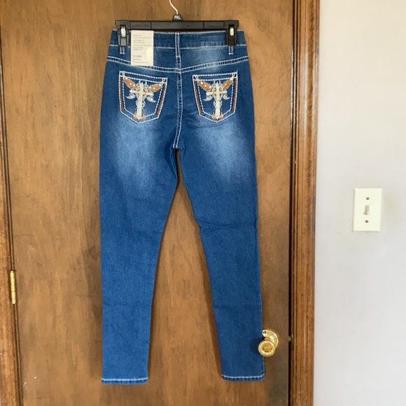 vip jean embroidered detail and bling accents on back pockets size 1/2 jr - Picture 1 of 17